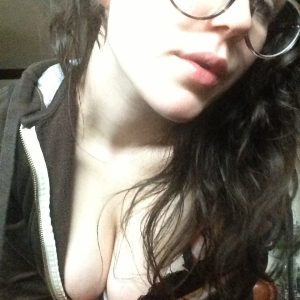 Ce soir ou jamais, j’ai la clim qui tourne à fond Nour - rencontre-MILF-Valence