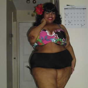 Viens kiffer avec la p’tite renoi en surpoids à Toulon Maëva - rencontre-Teen-Toulon