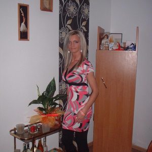 Éveillée à 47 ans, cherche échange léger Céleste - rencontre-Cougar-Corbeil-Essonnes