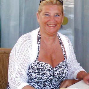 Céline, 67 ans : Ma seule trêve c’est le resto ou le ciné Céline - rencontre-MILF-Belfort
